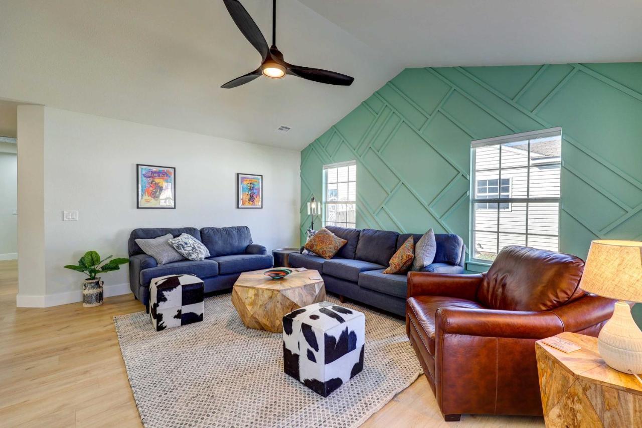 Chic Bentonville Home With Patio And Fire Pit! Buitenkant foto
