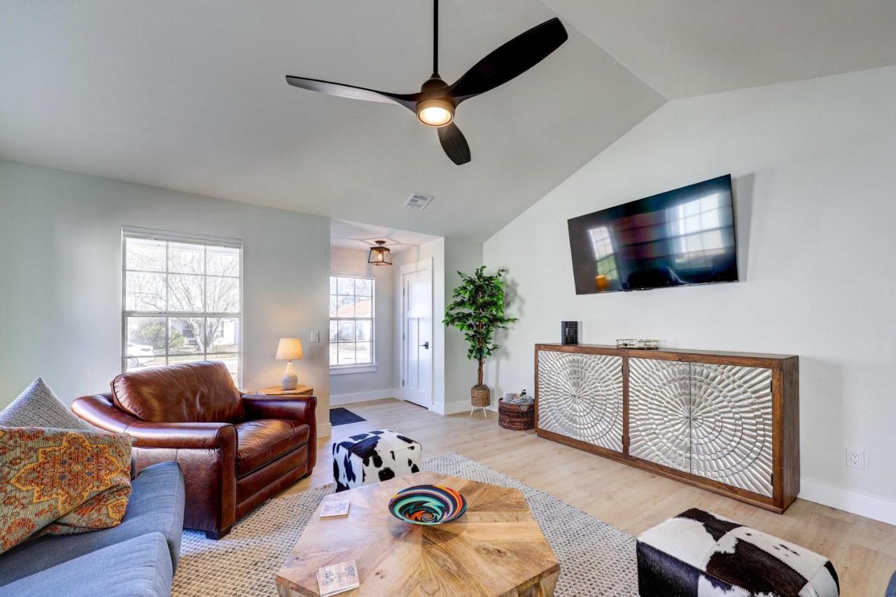 Chic Bentonville Home With Patio And Fire Pit! Buitenkant foto