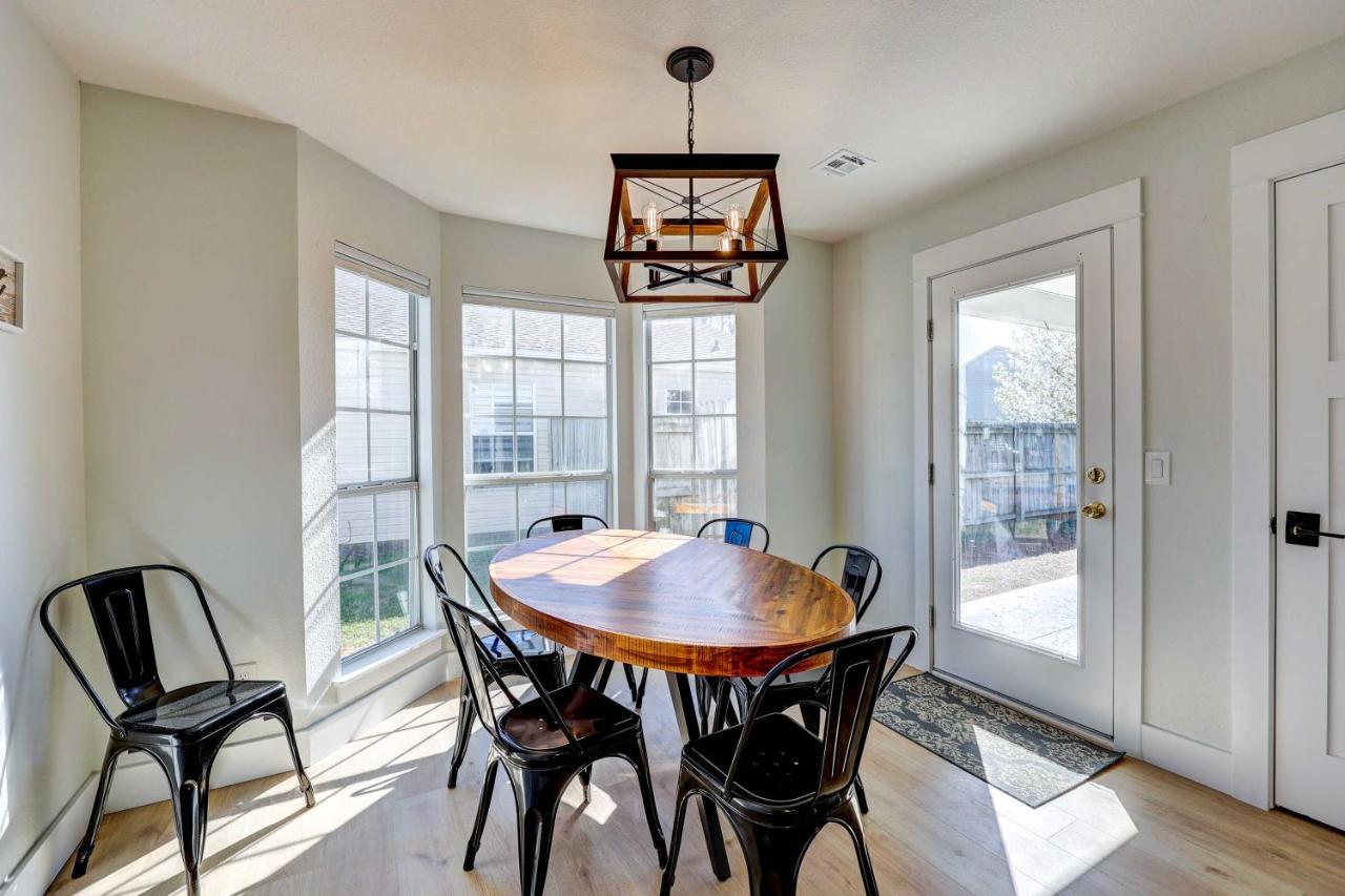Chic Bentonville Home With Patio And Fire Pit! Buitenkant foto