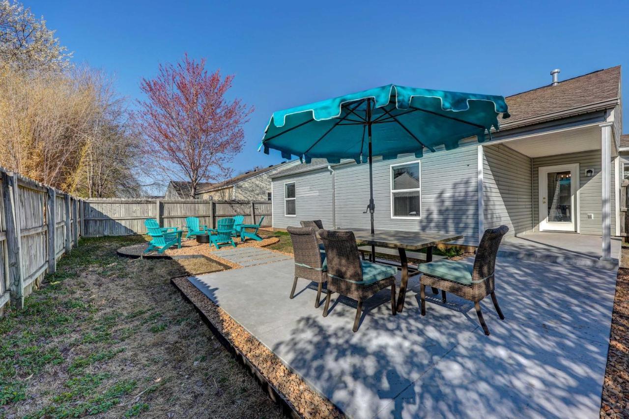 Chic Bentonville Home With Patio And Fire Pit! Buitenkant foto